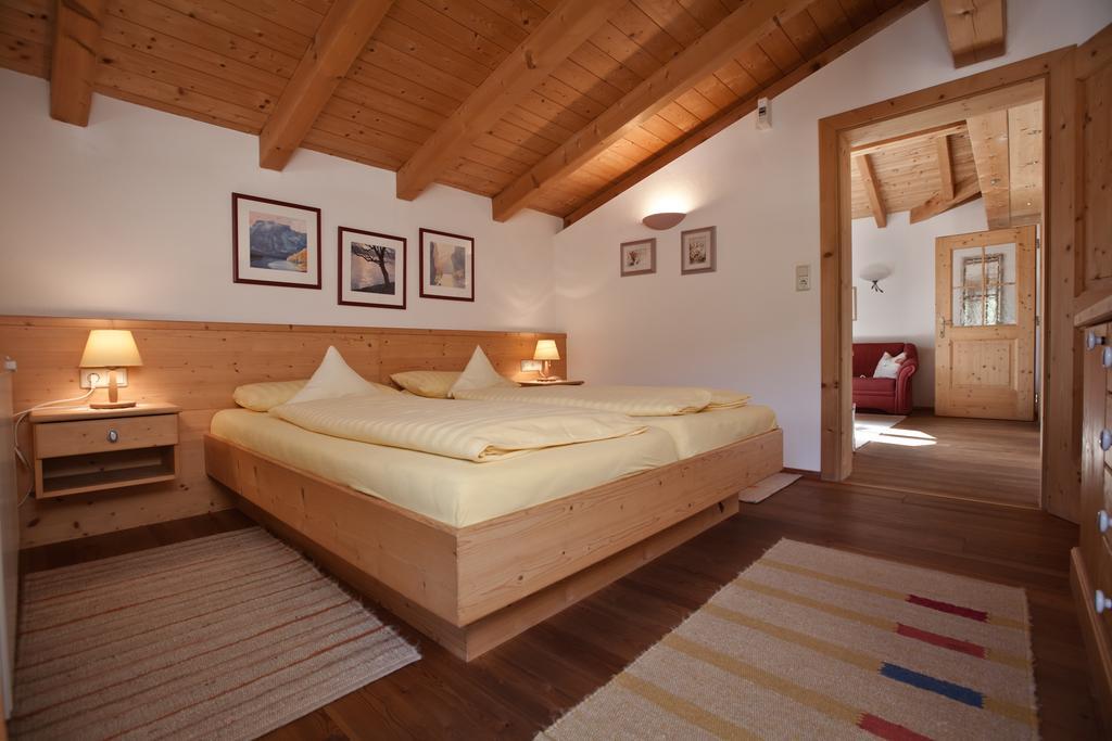 Bio-Landpension Monika Leutasch Room photo