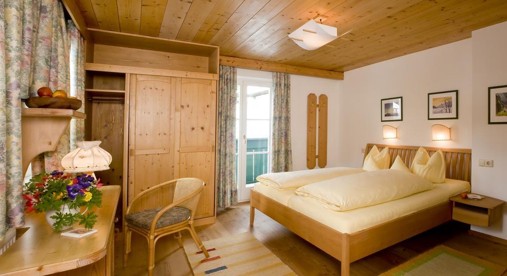 Bio-Landpension Monika Leutasch Room photo